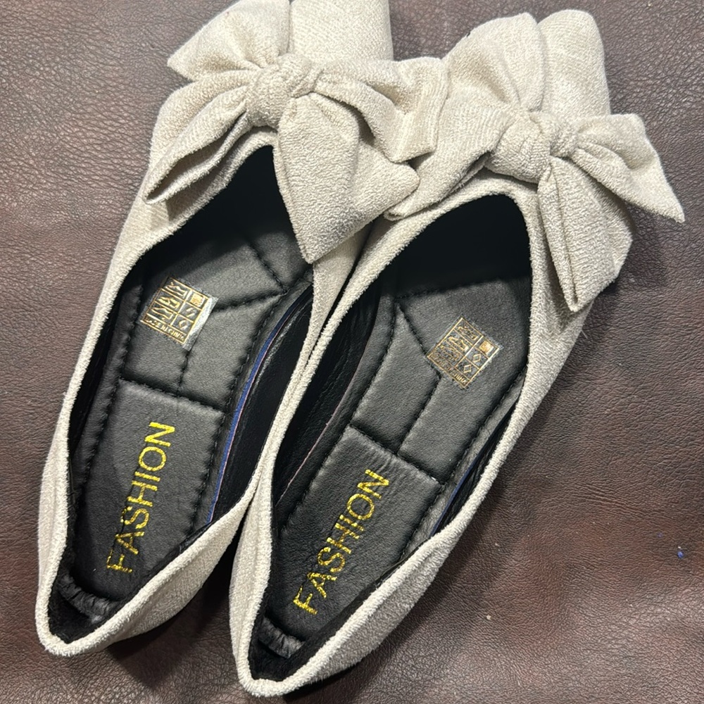 Never worn gray flats